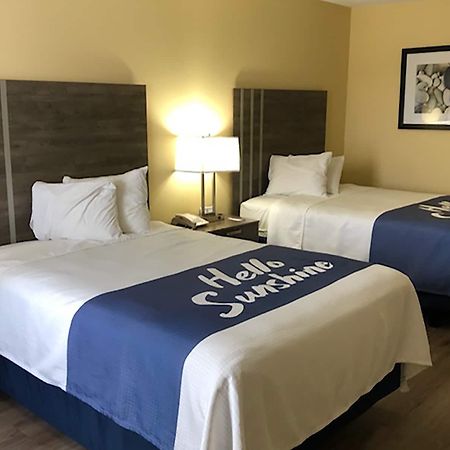 Days Inn By Wyndham Cape Carteret Near Emerald Isle Exterior foto